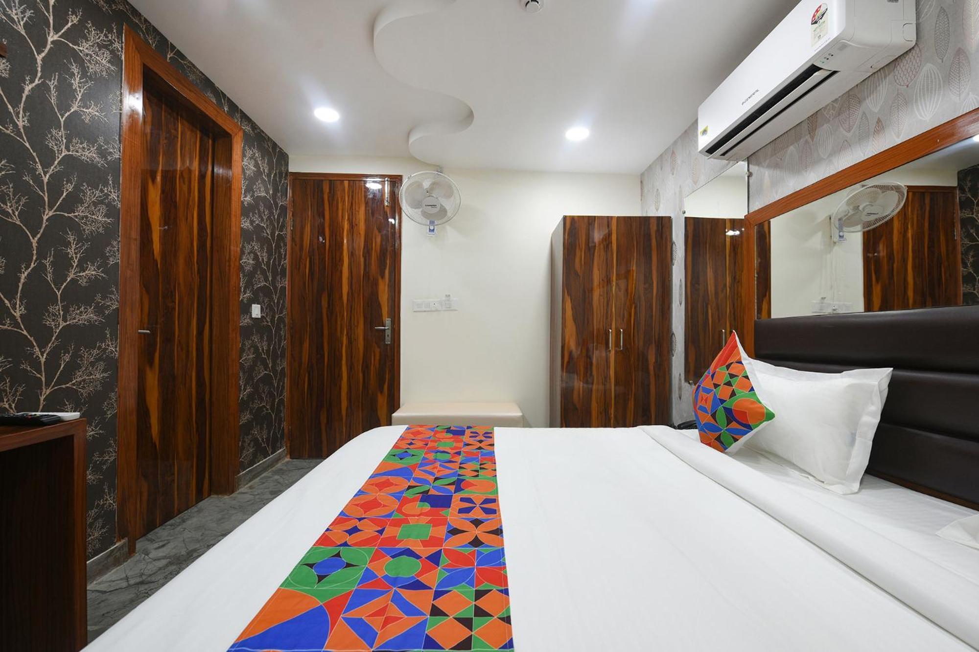 Fabhotel Mona Continental - Nr Laxmi Nagar It Hub New Delhi Exterior photo