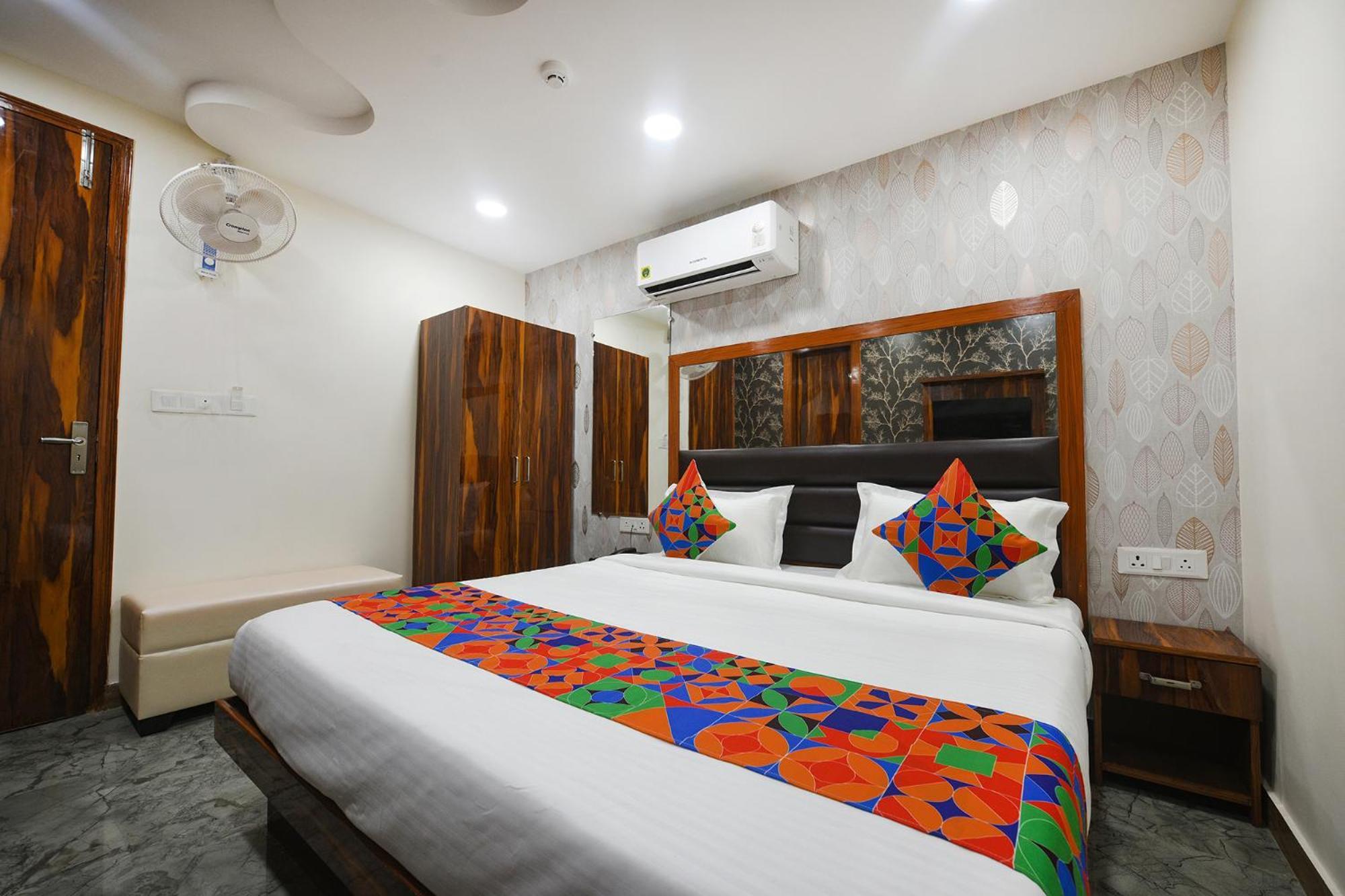 Fabhotel Mona Continental - Nr Laxmi Nagar It Hub New Delhi Exterior photo