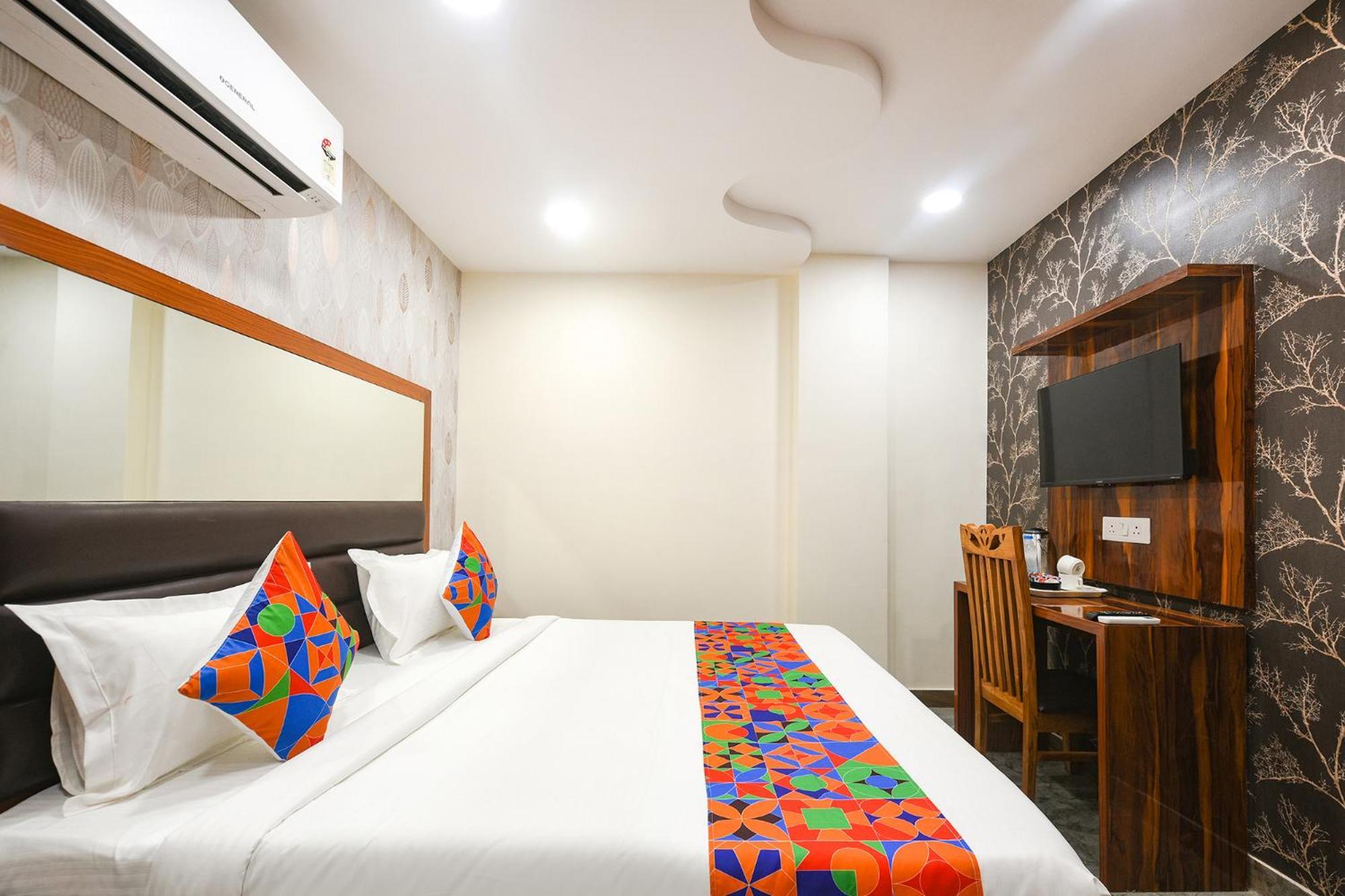 Fabhotel Mona Continental - Nr Laxmi Nagar It Hub New Delhi Exterior photo