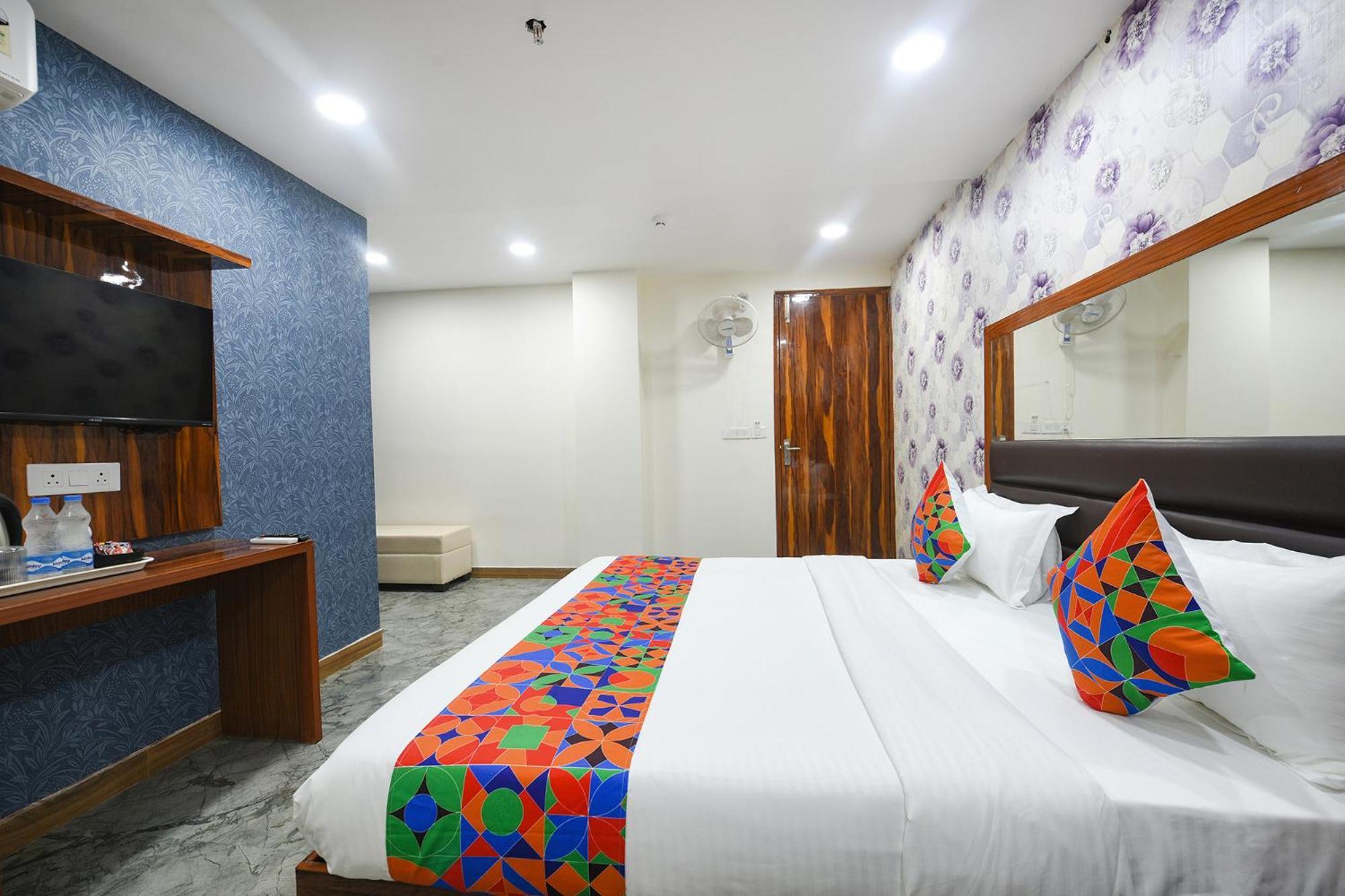 Fabhotel Mona Continental - Nr Laxmi Nagar It Hub New Delhi Exterior photo