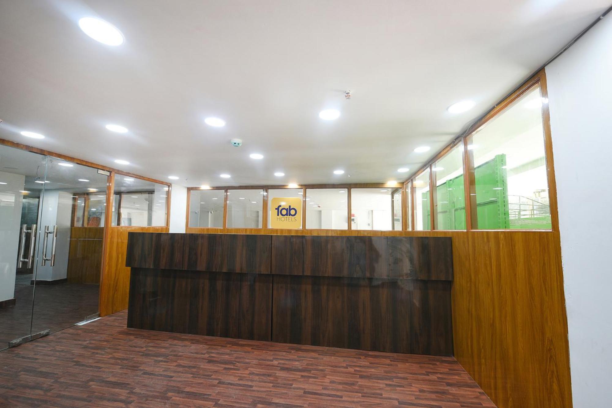 Fabhotel Mona Continental - Nr Laxmi Nagar It Hub New Delhi Exterior photo